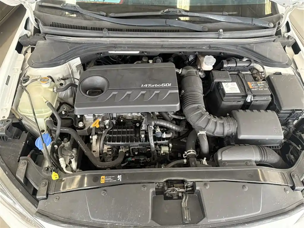Hyundai Elantra 2019 — фото 11