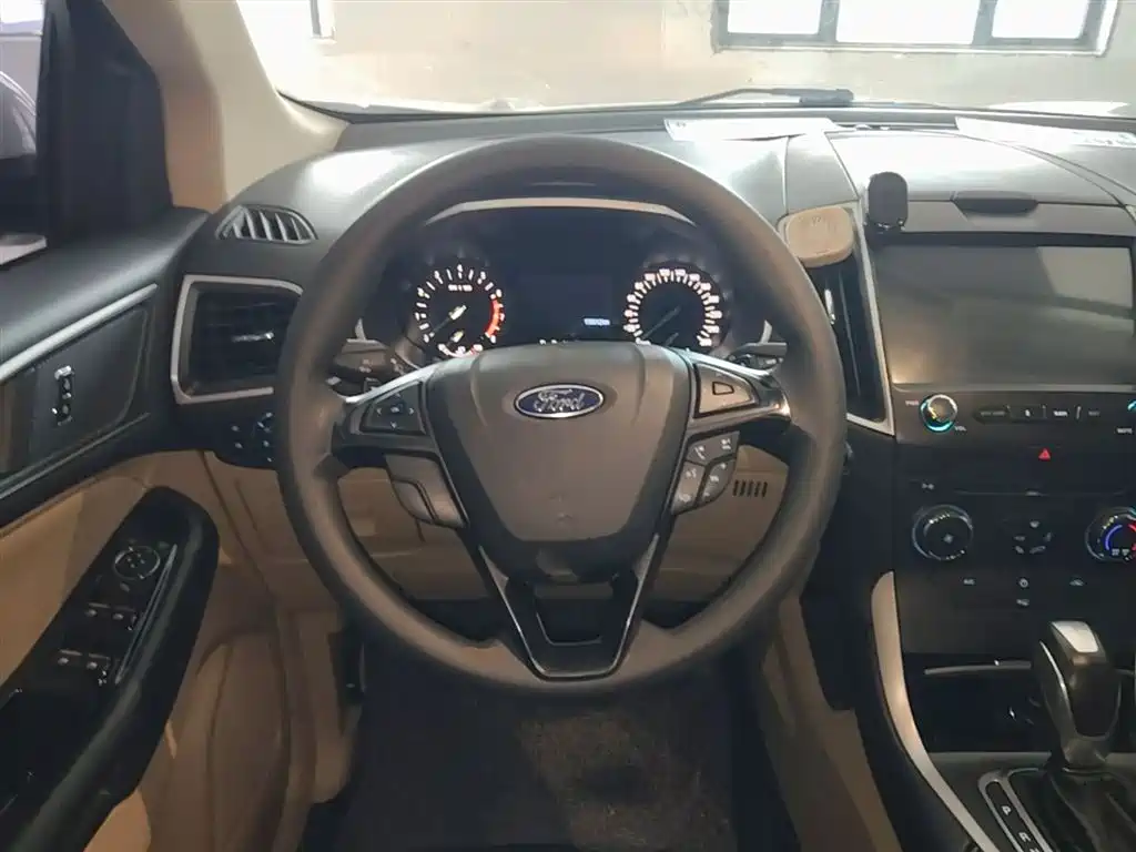 Ford Edge 2016 — фото 11