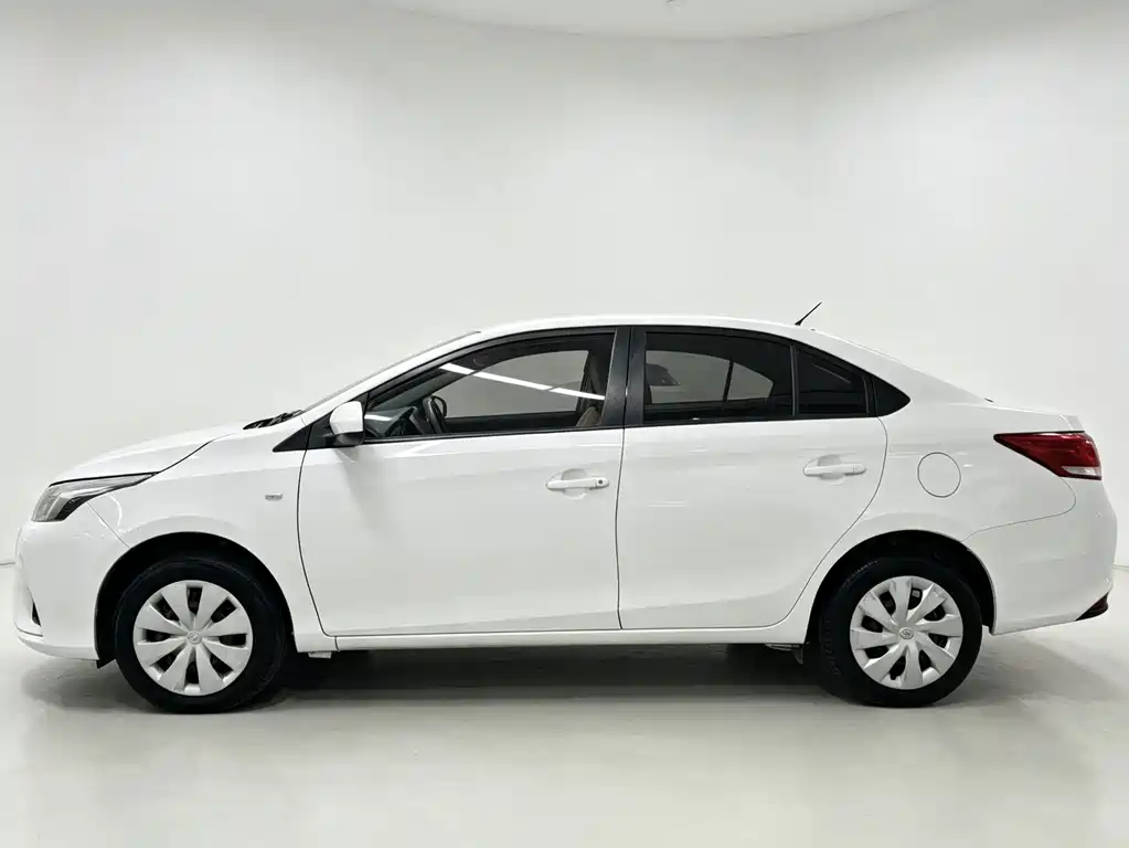 Toyota Yaris L 2019 — фото 13
