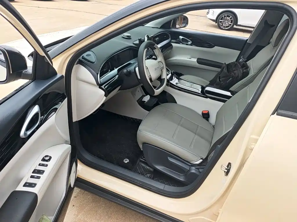 Geely Galaxy Starwish 2026 — фото 16