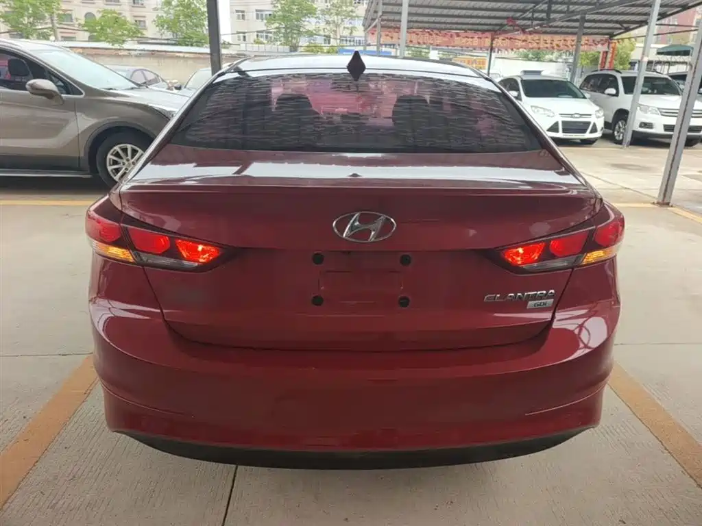 Hyundai Elantra 2018 — фото 6