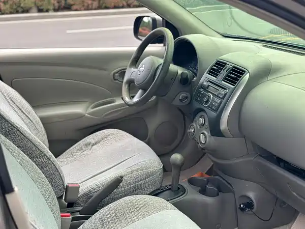 Nissan Sunny 2011