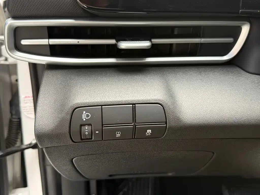 Hyundai Elantra 2023 — фото 16