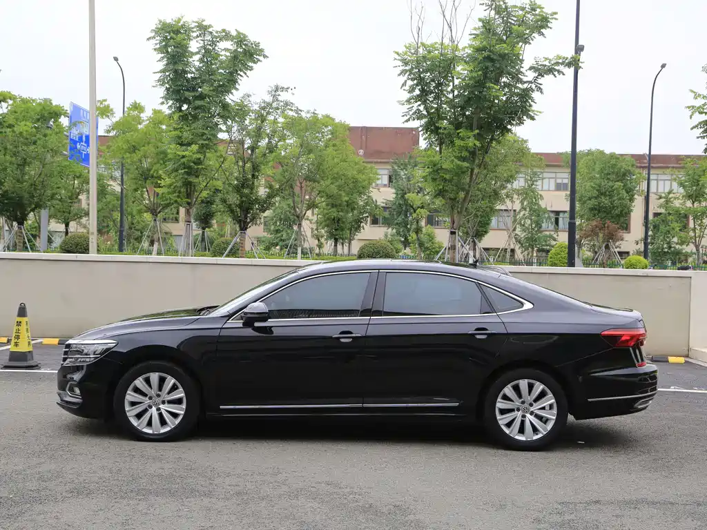 Volkswagen Passat 2019 — фото 18