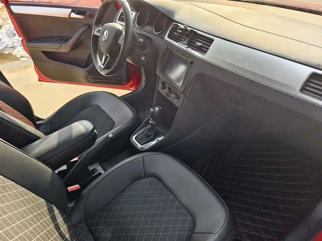 Skoda Rapid Spaceback 2018 — фото 15
