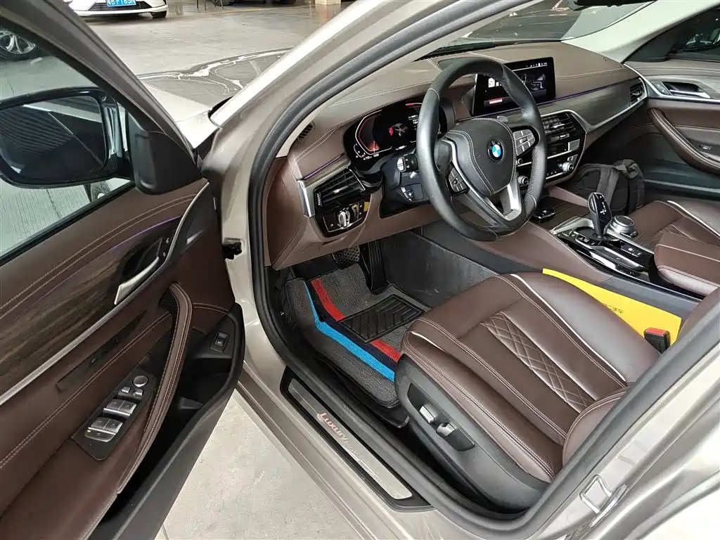 BMW 5 Series 2020 — фото 16