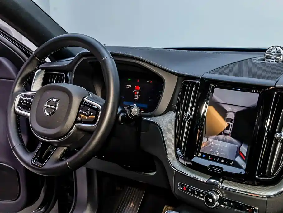 Volvo XC60 Plug-In Hybrid 2024 — фото 31