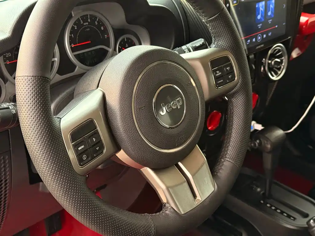 Jeep Wrangler 2010 — фото 11