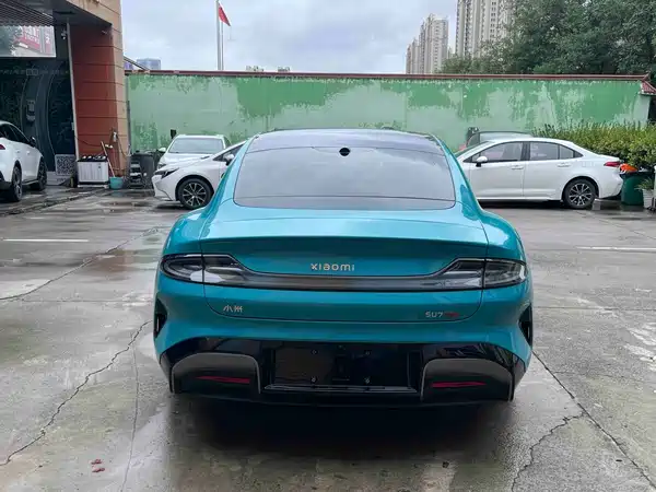 Xiaomi SU7 2024