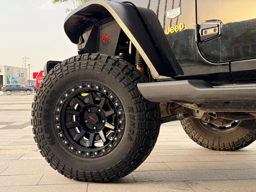 Jeep Wrangler 2010 — фото 8