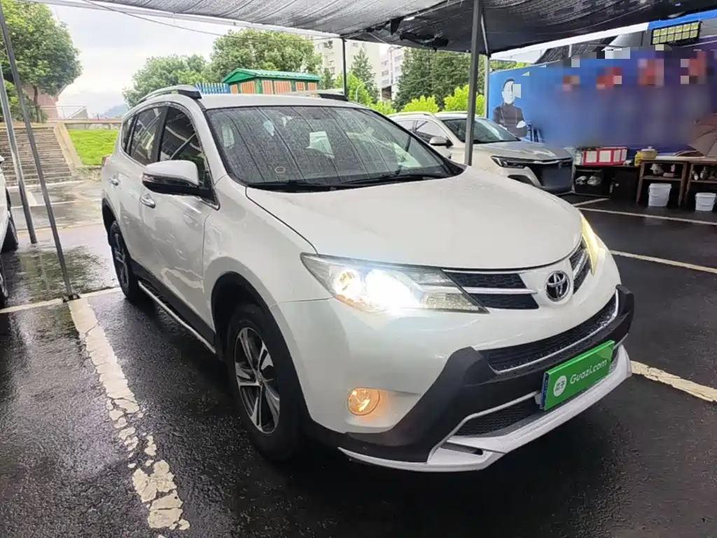 Toyota RAV4 2015 — фото 4
