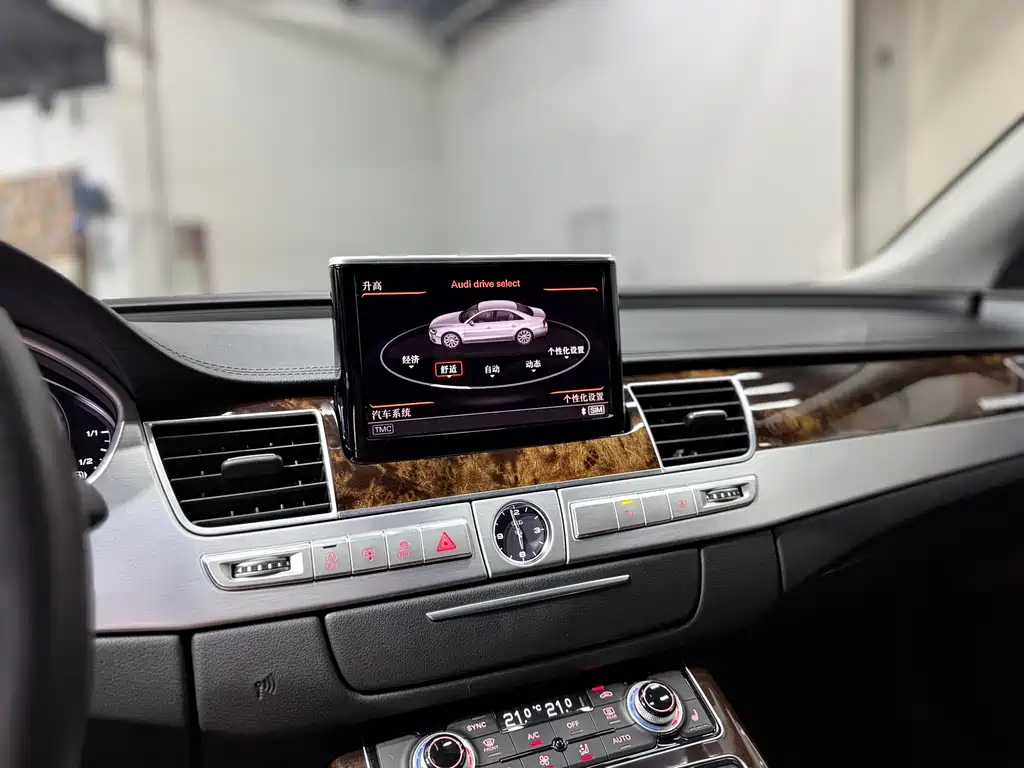 Audi A8 2017 — фото 12