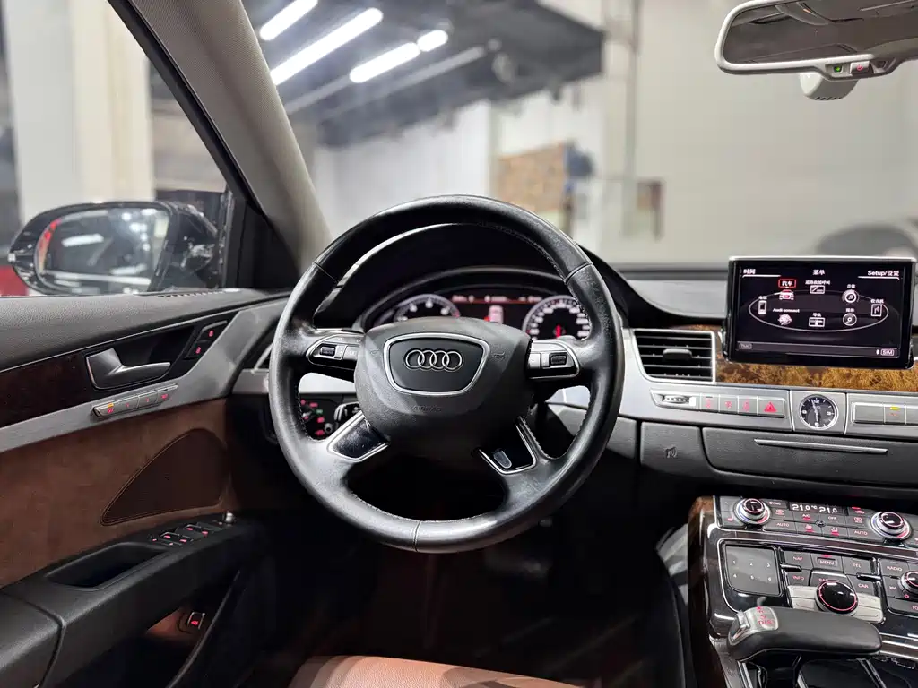Audi A8 2017 — фото 11