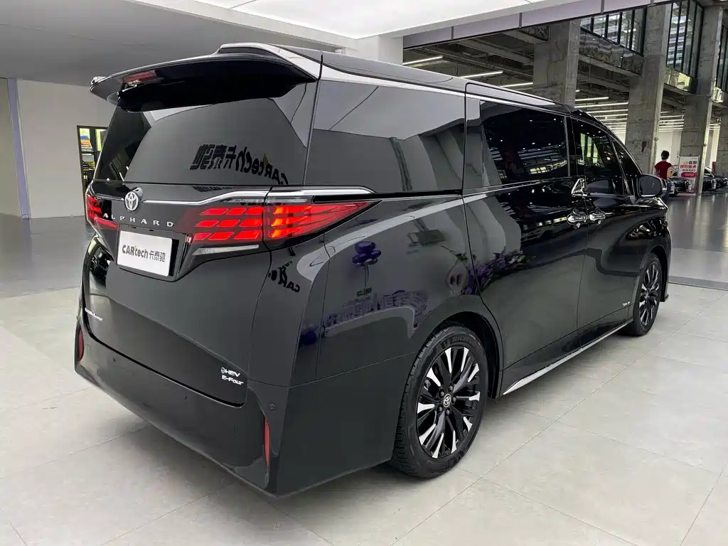Toyota Alphard 2024 — фото 35