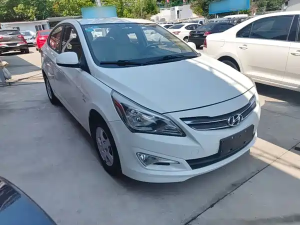 Hyundai Accent 2015
