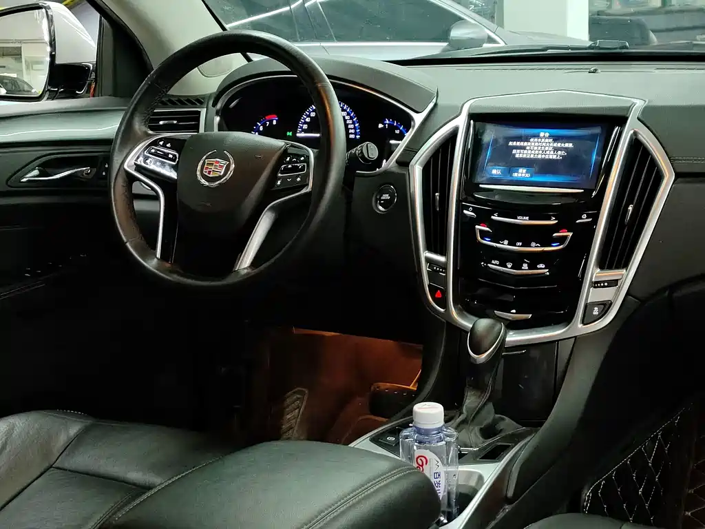 Cadillac SRX 2015 — фото 9
