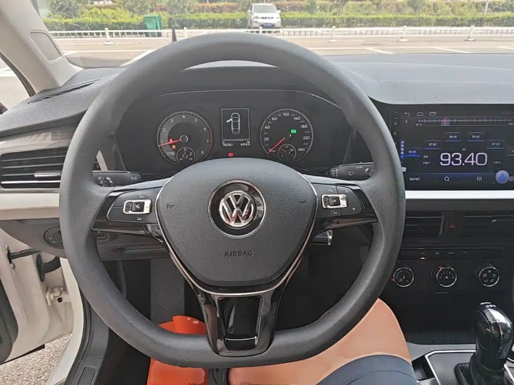 Volkswagen Lavida 2019 — фото 11