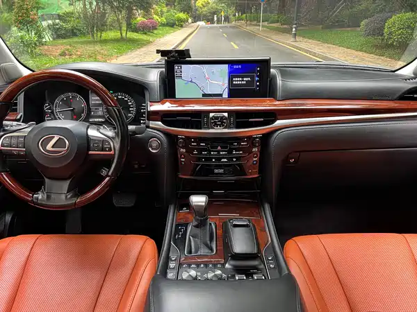 Lexus LX 2017