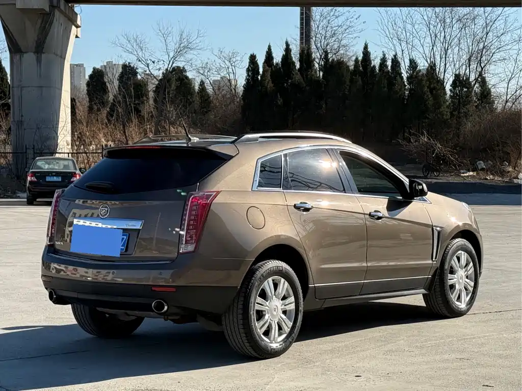 Cadillac SRX 2016 — фото 8