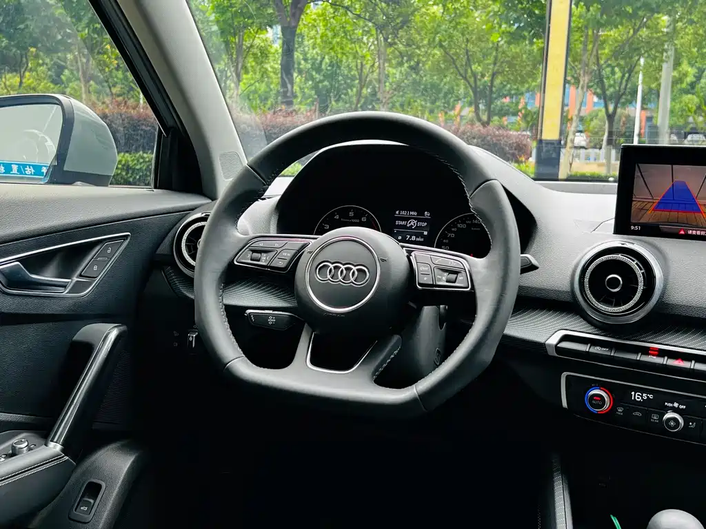 Audi Q2L 2023