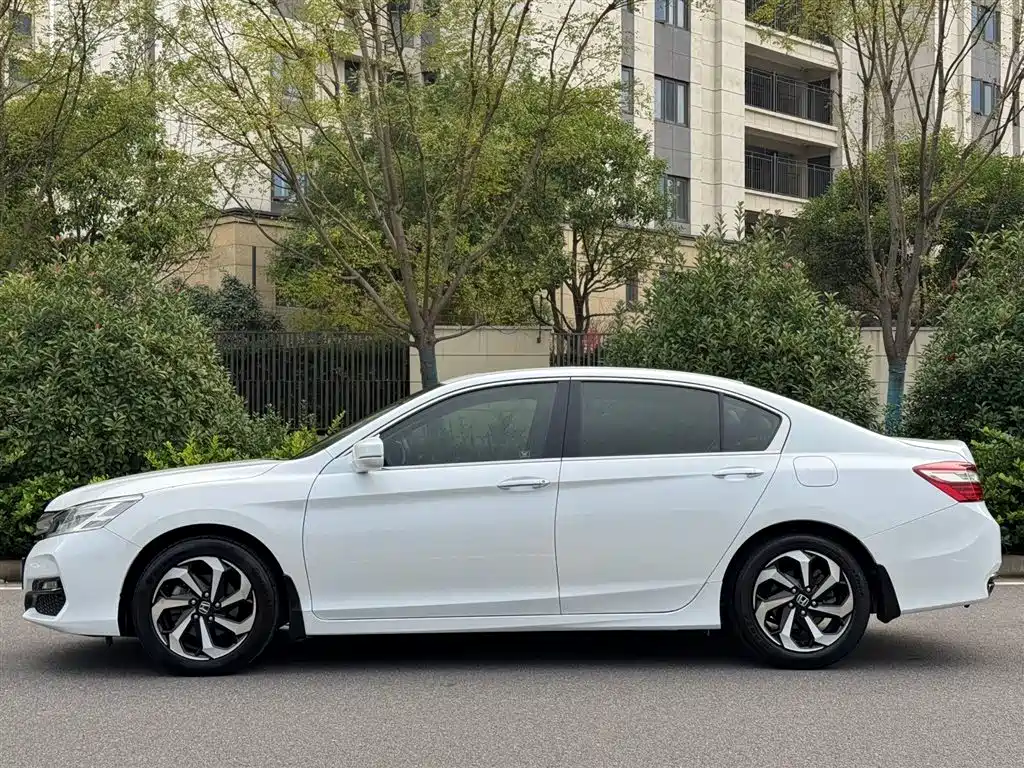 Honda Accord 2017 — фото 14