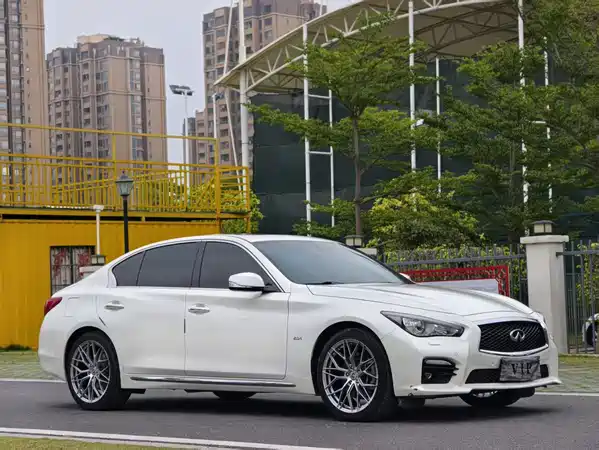 Infiniti Q50L 2015