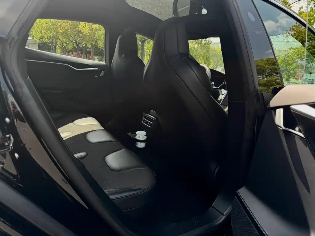 Tesla Model S 2017 — фото 11
