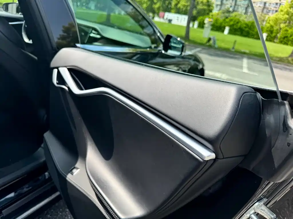 Tesla Model S 2017 — фото 12
