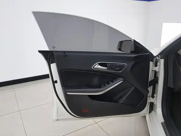 Mercedes-Benz CLA 2015