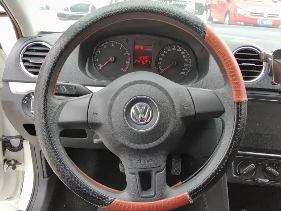 Volkswagen Jetta 2016 — фото 15