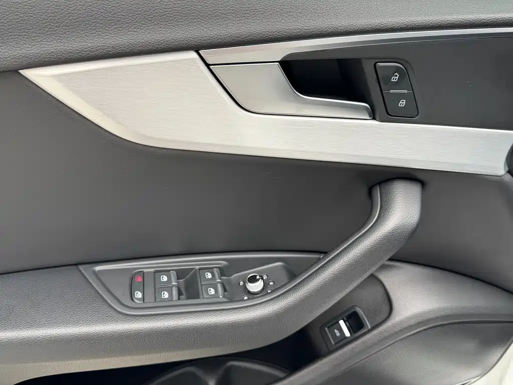 Audi A4L 2022 — фото 11
