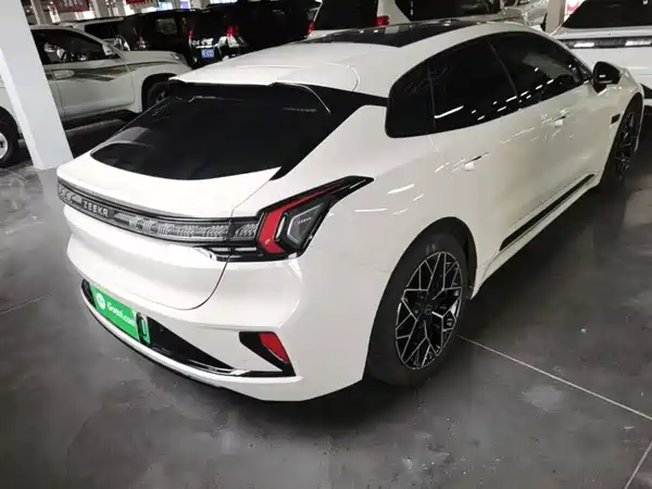 Zeekr 001 2025