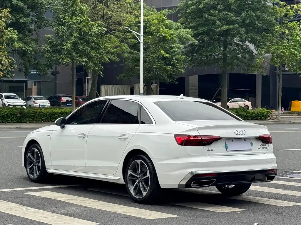 Audi A4L 2022 — фото 31