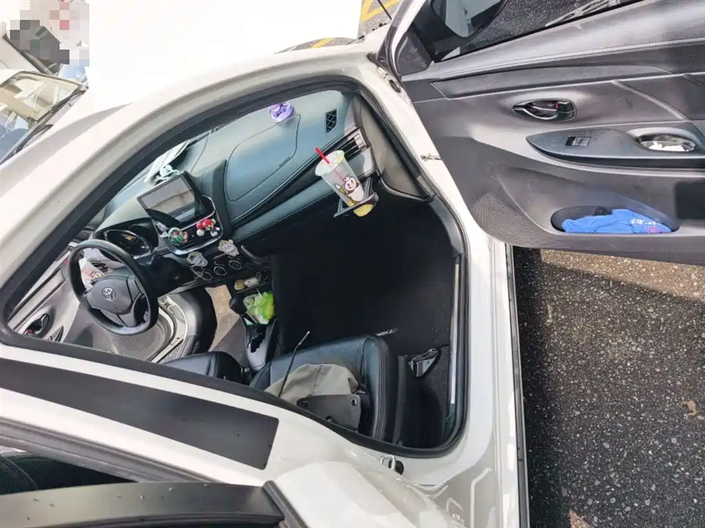 Toyota Yaris L 2020 — фото 20