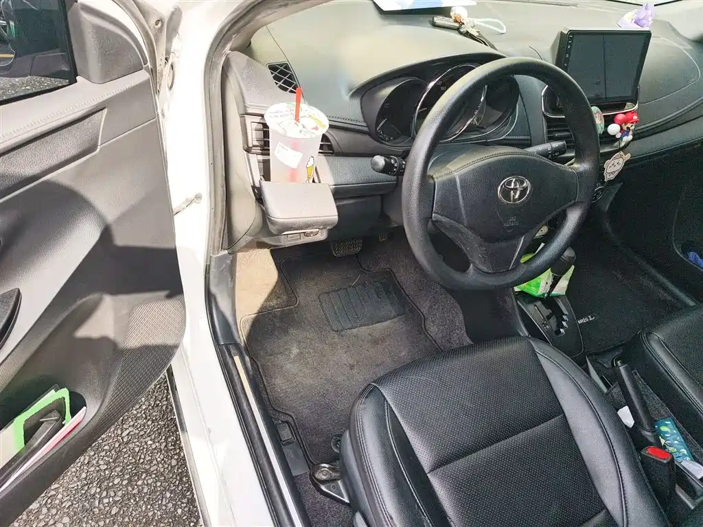 Toyota Yaris L 2020 — фото 3