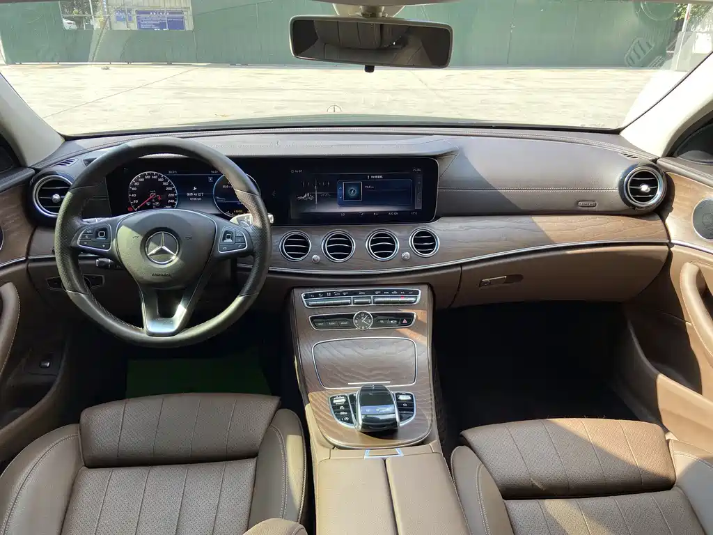 Mercedes-Benz E-Class 2018 — фото 11