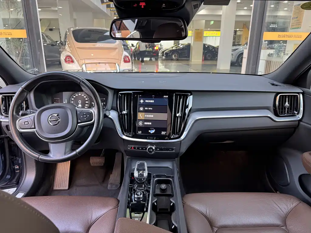 Volvo S60 2022 — фото 10