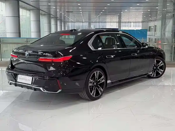 BMW 7 Series 2024