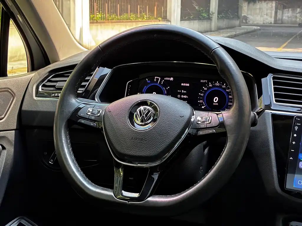Volkswagen Tiguan L Plug-In Hybrid 2020 — фото 17