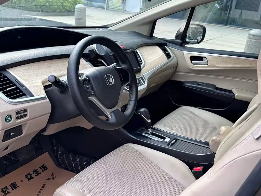 Honda Jade 2015 — фото 11