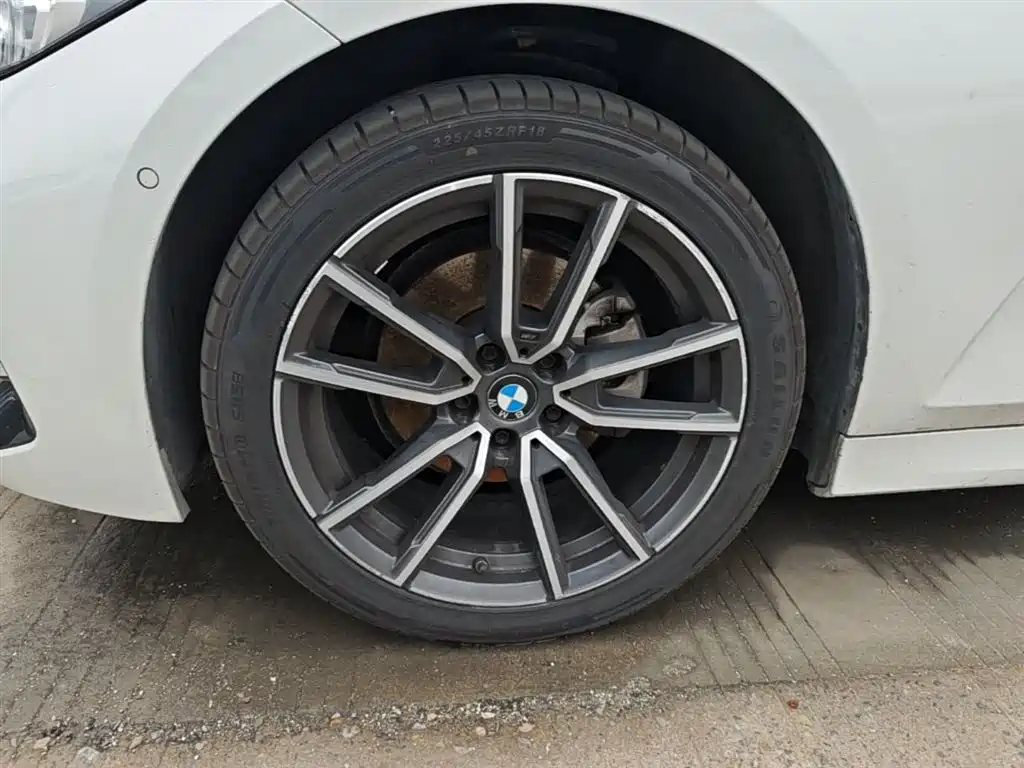 BMW 3 Series 2023 — фото 23