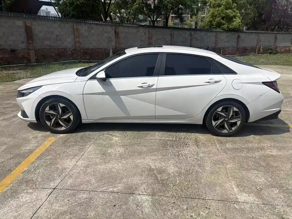 Hyundai Elantra 2022