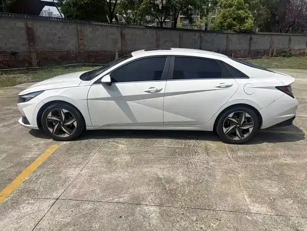 Hyundai Elantra 2022