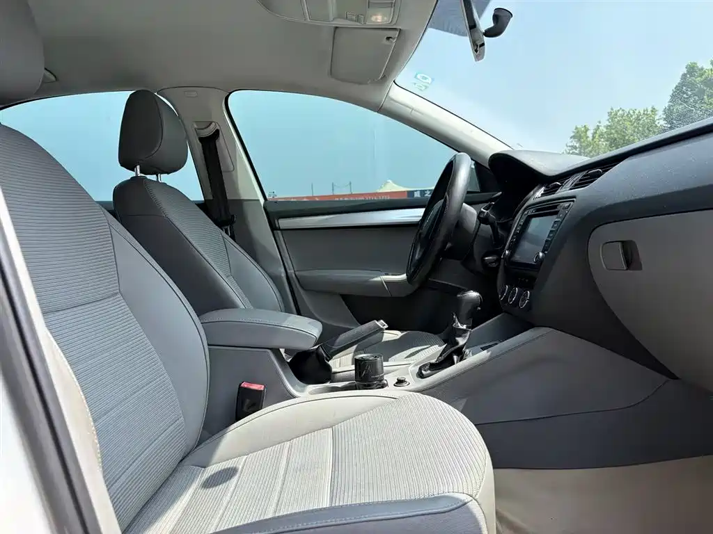 Skoda Octavia 2014 — фото 15