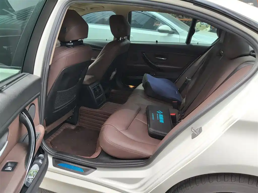 BMW 3 Series 2018 — фото 15