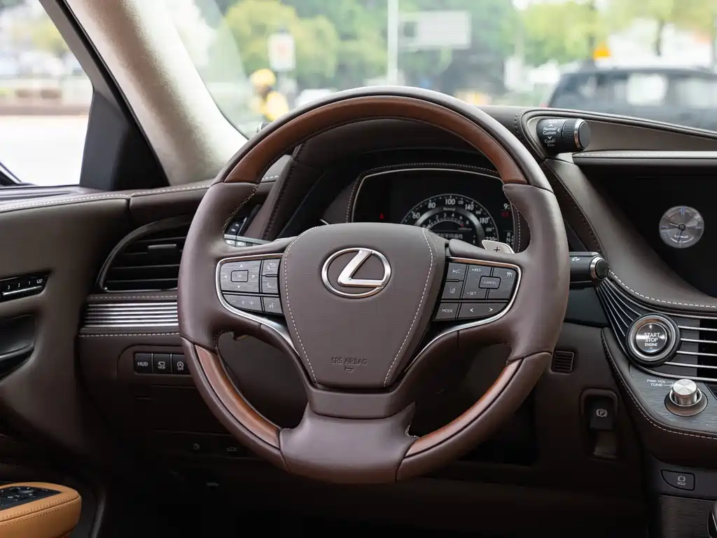 Lexus LS 2018 — фото 13
