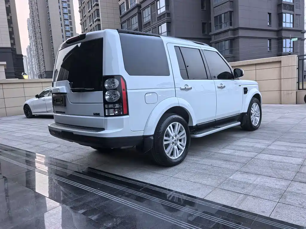 Land Rover Discovery 2015 — фото 14