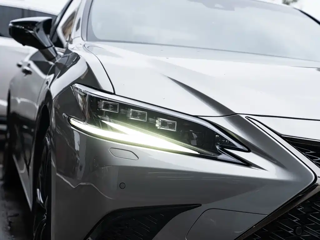 Lexus ES 2021