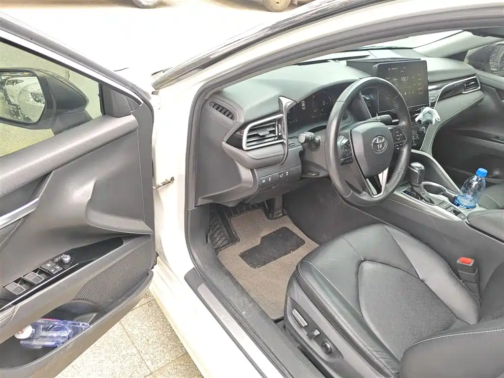 Toyota Camry 2022 — фото 16