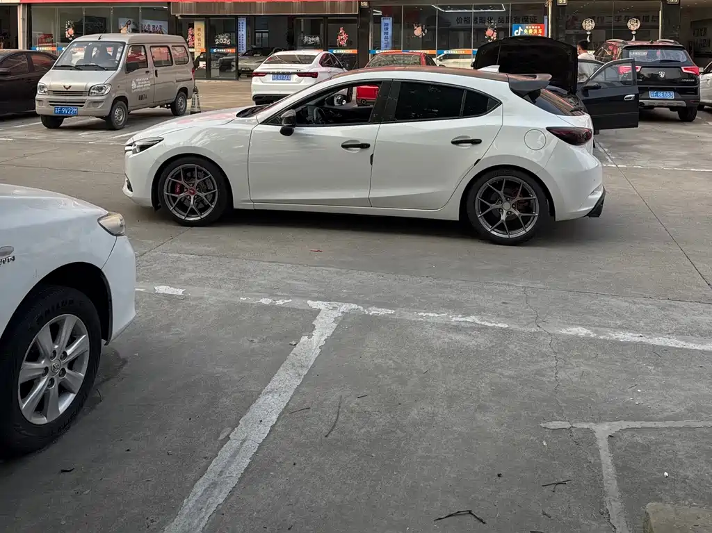 Mazda 3 Axela 2018 — фото 2